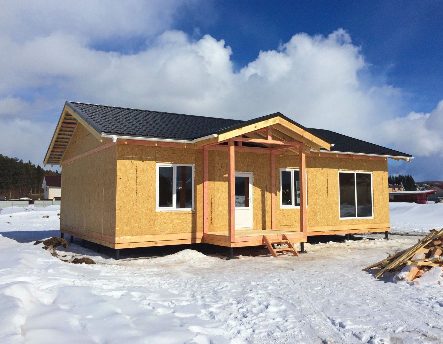 Популярные заблуждения о доме из СИП-панелей: мифы и реальность