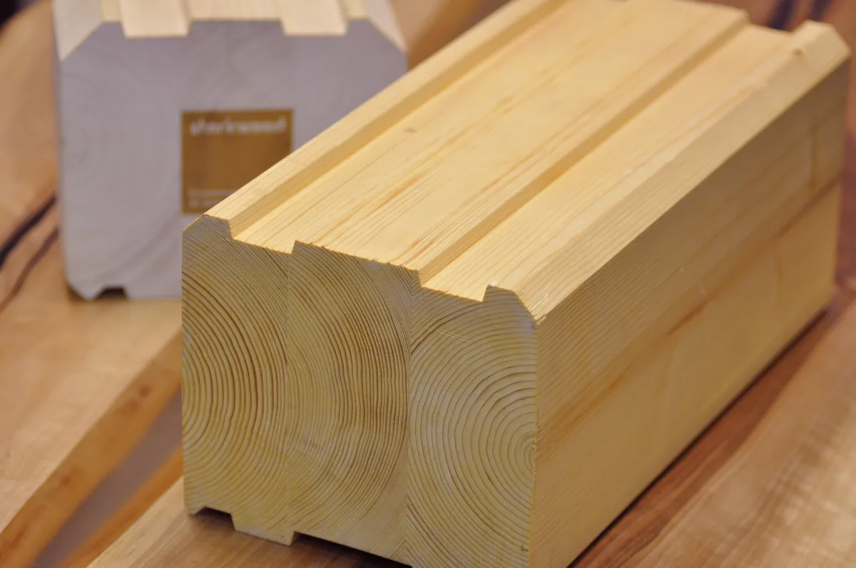Что такое клееный брус и почему он лучше обычного?